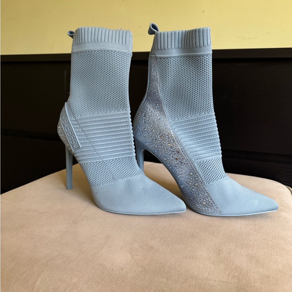 Blue Heels with Stiletto Design and Pointed Toe